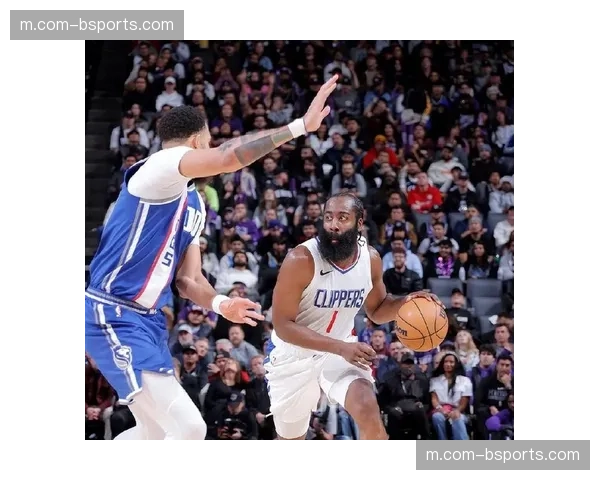 快船首节轰43分创赛季新高 进攻流畅度显著提升 快船首节轰43分创赛季新高 进攻流畅度显著提升